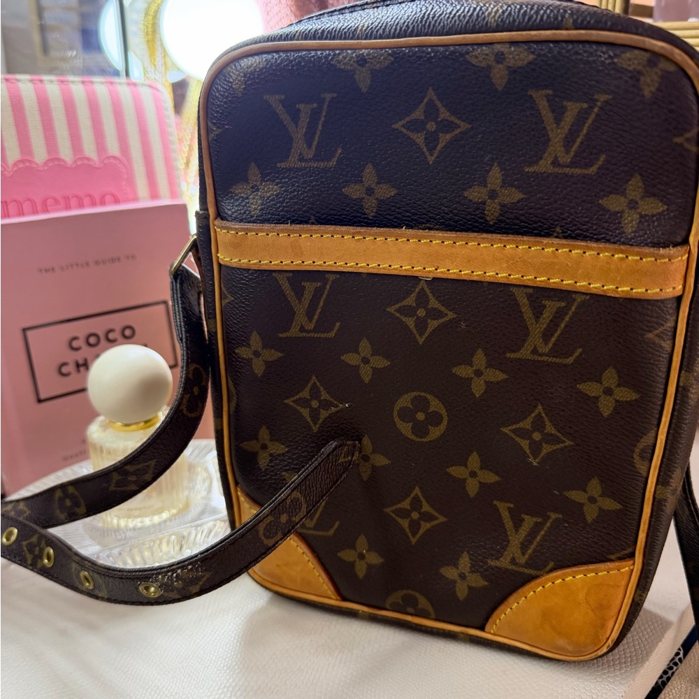 Louis Vuitton Danube crossbody Monogram Messenger Bag - Brown/Tan Leather Trim - Picture 8 of 16